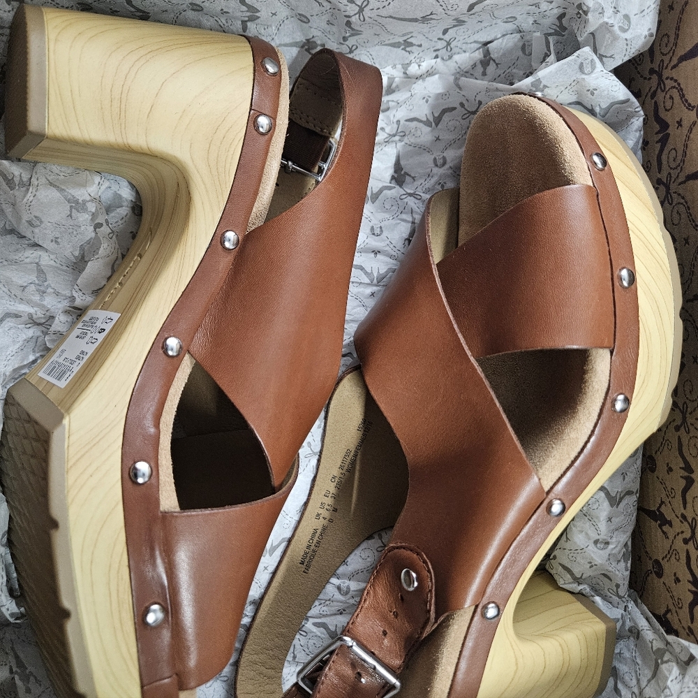 Clarks Tan Leather Women's Mules with Wooden Heel